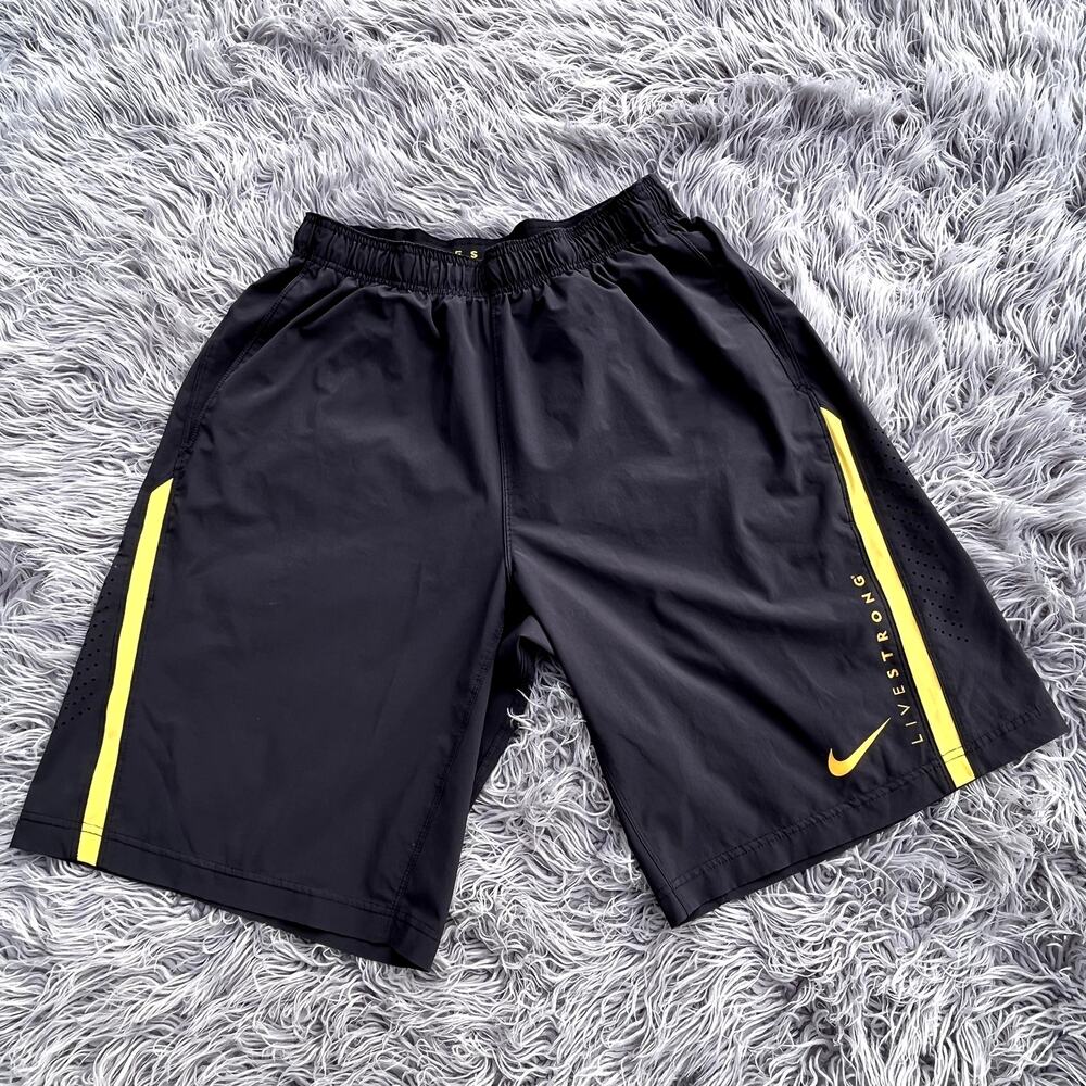 Nike Live Strong Vented Pull On Drawstring Pocket Shorts Mens L Lightweight